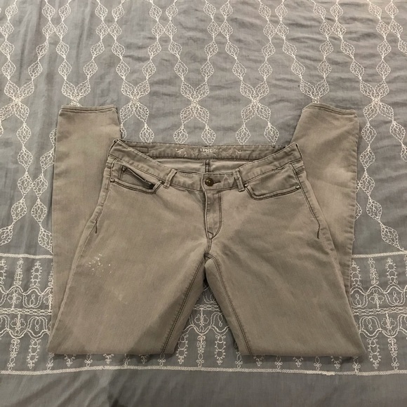 Express Jeans Zelda Slim Fit Jean Legging - Picture 3 of 9